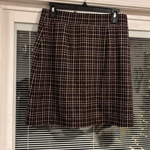 Loft mini skirt, XS, loft mini skirt, preloved gently used, plaid - Picture 2 of 4